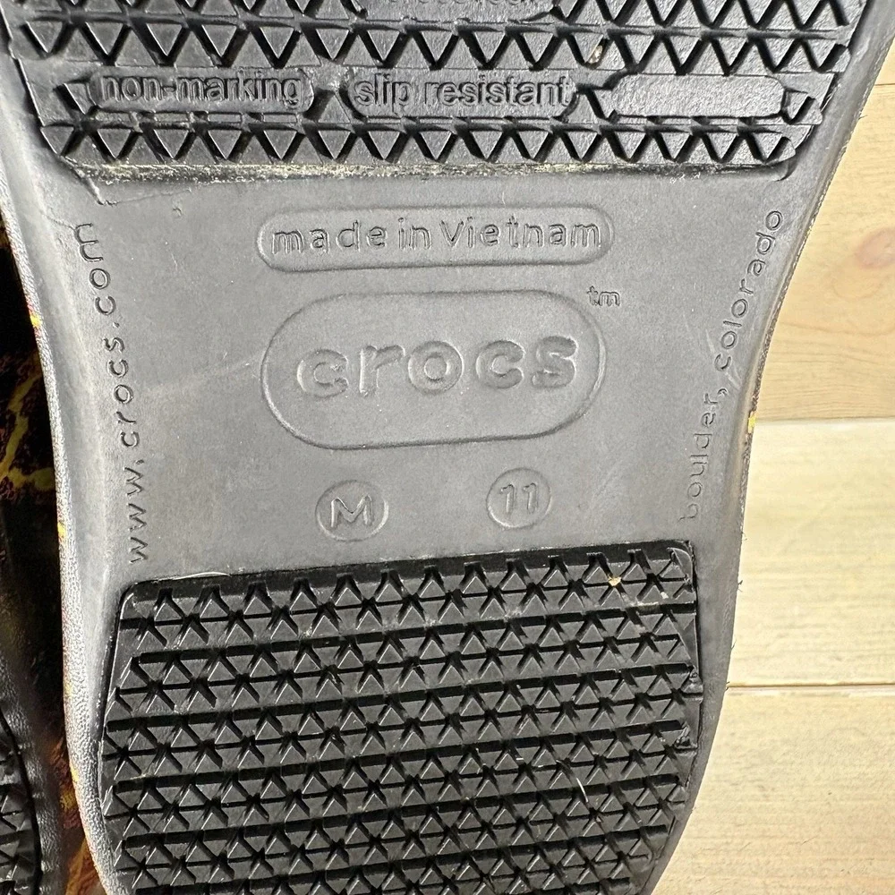 crocs bistro mens size 11 shoes black red lava slip resistant work clogs